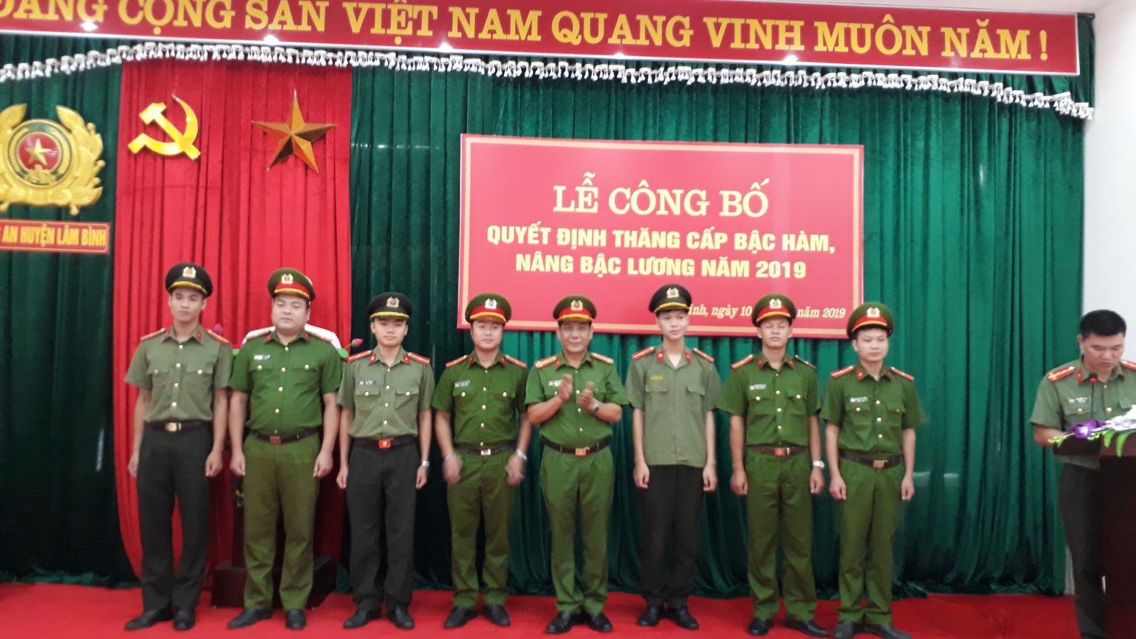 Công an huyện Lâm Bình công bố quyết định thăng cấp bậc hàm năm 2019
